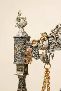 Hindola closeup 1